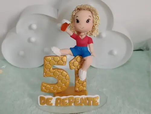 Topo de Bolo Festa Adulto Boneca Sentada no Número
