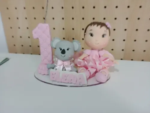Topo de Bolo Menina com Coala de Biscuit
