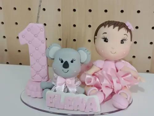 Topo de Bolo Menina com Coala de Biscuit