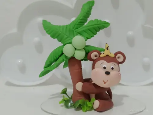 Topo de Bolo Macaquinho com Coqueiro em Biscuit