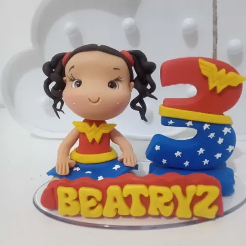 Topo de Bolo Menina Maravilha de Biscuit