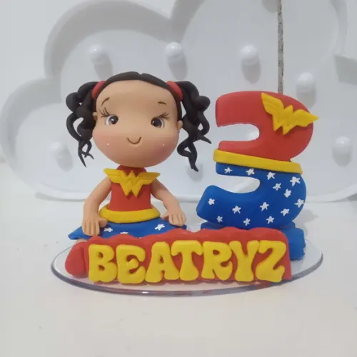 Topo de Bolo Menina Maravilha de Biscuit