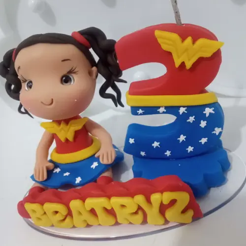 Topo de Bolo Menina Maravilha de Biscuit