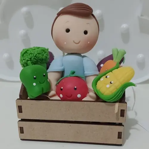 Topo de Bolo Menino com Legumes e Verduras de Biscuit