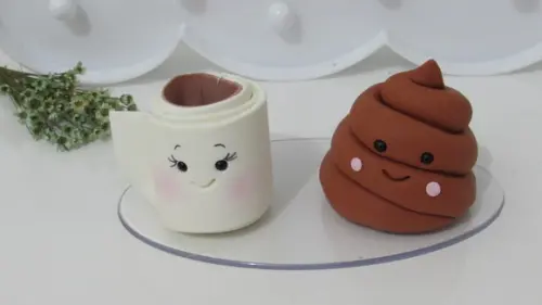 Topo de Bolo Papel Higiênico e Cocô Fofinhos