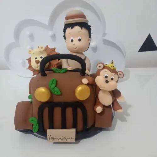 Topo de Bolo Safari Menino no Jipe