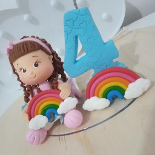 Topo de Bolo Tema Arco-íris de Biscuit Menina Tons Fortes