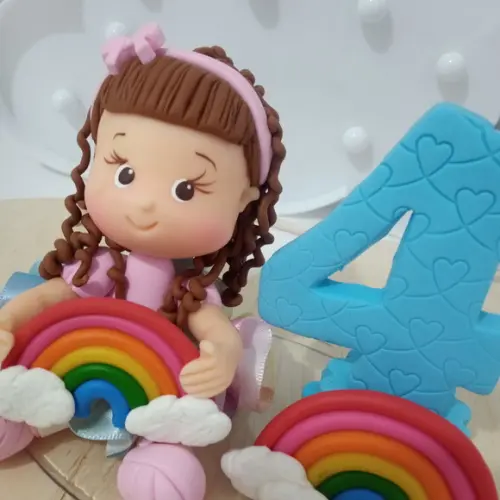 Topo de Bolo Tema Arco-íris de Biscuit Menina Tons Fortes