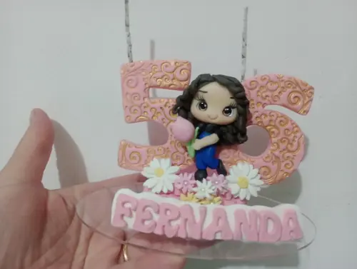 Vela Adulto com Bonequinha e Flores de Biscuit