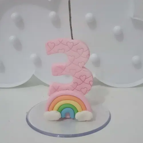Vela Arco-íris de Biscuit Decorada com Corações