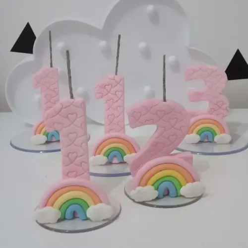 Vela Arco-íris de Biscuit Decorada com Corações