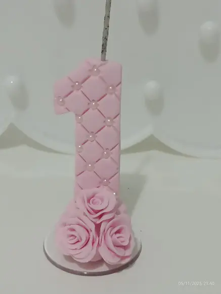 Vela de Biscuit Decorada com Mini Pérolas