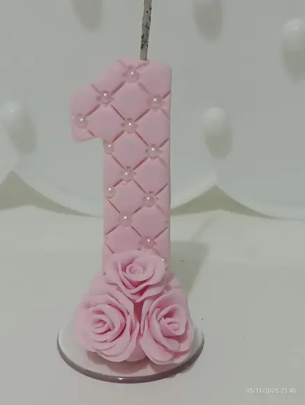 Vela de Biscuit Decorada com Mini Pérolas