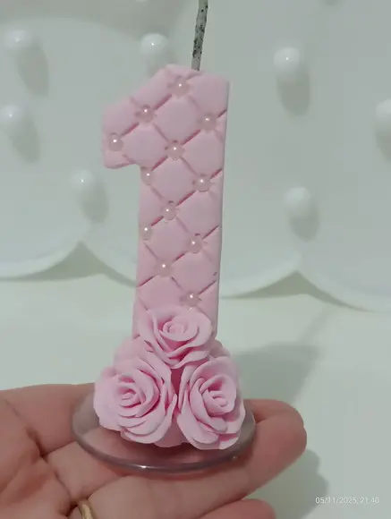 Vela de Biscuit Decorada com Mini Pérolas