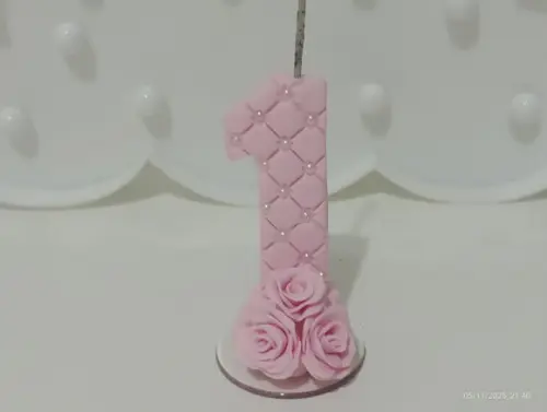 Vela de Biscuit Decorada com Mini Pérolas