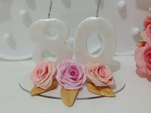 Vela Decorada com Rosas de Biscuit