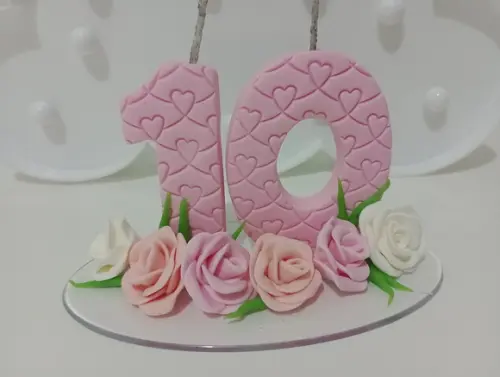 Vela Decorada com Rosas de Biscuit