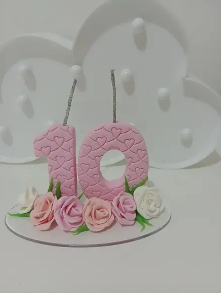 Vela Decorada com Rosas de Biscuit