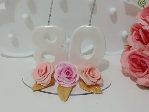Vela Decorada com Rosas de Biscuit