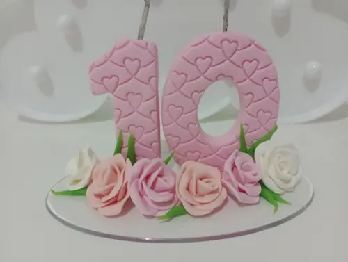 Vela Decorada com Rosas de Biscuit