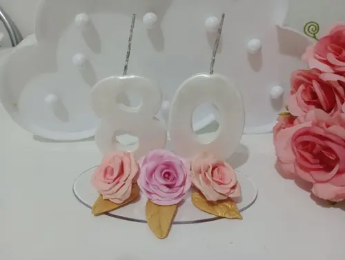 Vela Decorada com Rosas de Biscuit