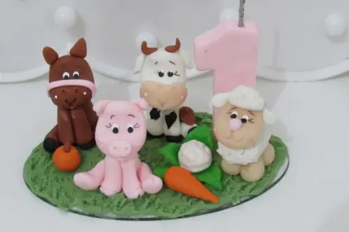 Vela Fazendinha Rosa com Legumes