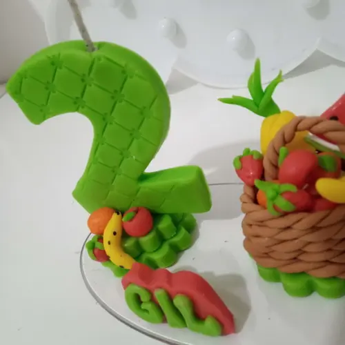 Vela Frutinhas com Cesta de Frutas e Nome de Biscuit