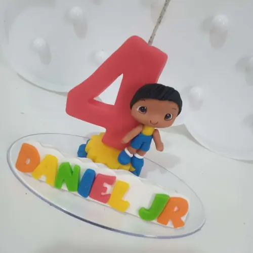 Vela Menino com Nome Tema Neutro de Biscuit