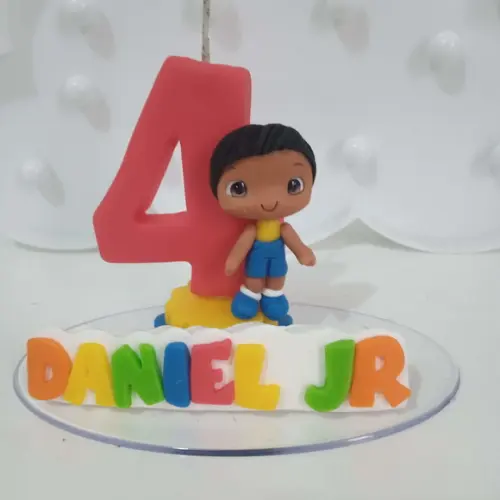 Vela Menino com Nome Tema Neutro de Biscuit