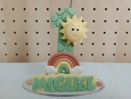 Vela Primeira Volta ao Sol com Arco-íris Boho de Biscuit