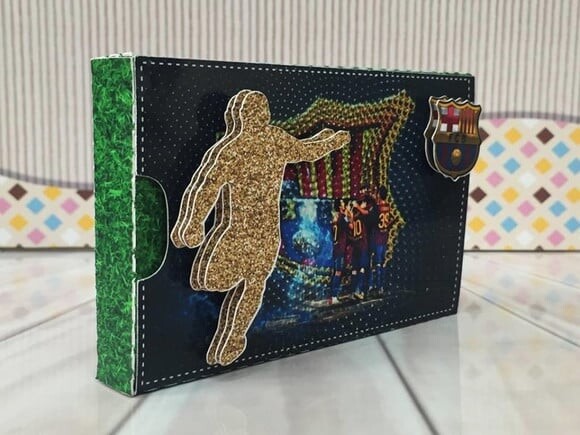 Arquivo Silhouette Caixa Kit Kat Futebol Barcelona