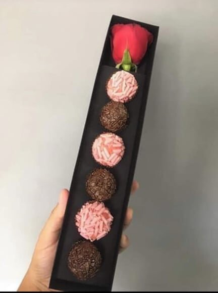 Arquivo Silhouette Caixa Rosas e Docinhos Dia das Mães