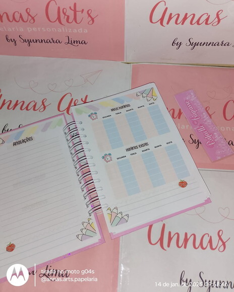Agenda Escolar Alfabeto Floral Rosa e Branco 2026
