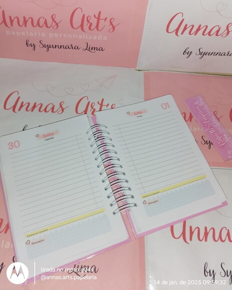 Agenda Escolar Alfabeto Floral Rosa e Branco 2026