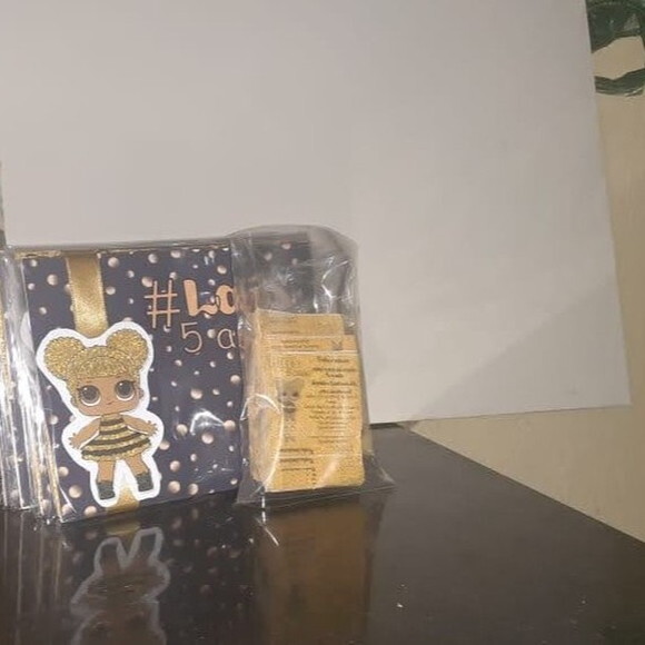 Convite + Individual + Balinha Lol Surprise Bee 10 Unidades