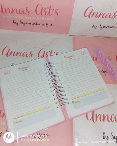 Agenda Escolar Alfabeto Floral Rosa e Branco 2026