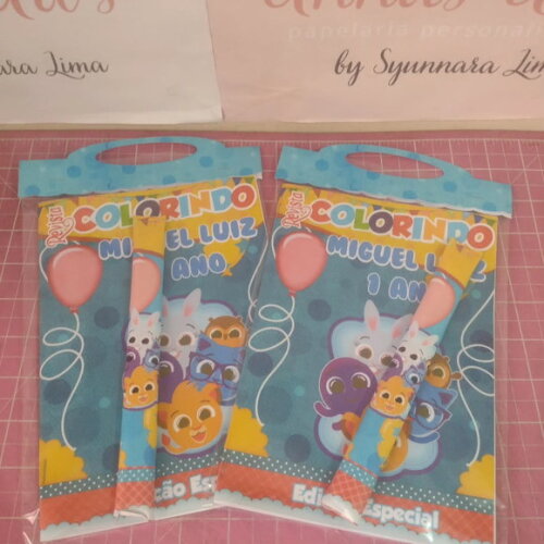 Livro de Colorir Bolo Fofos com Giz de Cera 10 Unidades