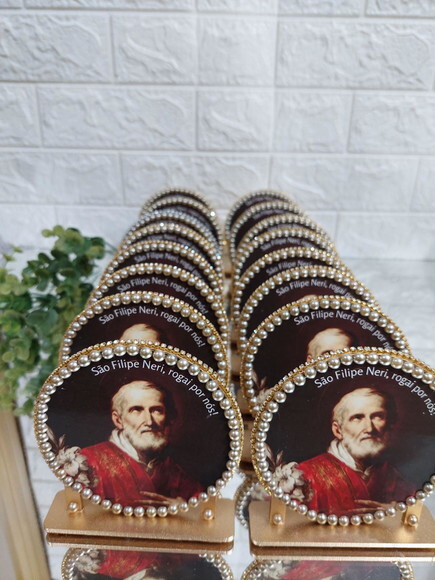 Enfeite de Mesa de São Filipe Neri , em mdf , Lembrancinha