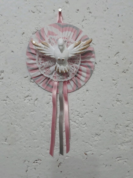 Enfeite de porta com Espírito Santo, para quarto de menina