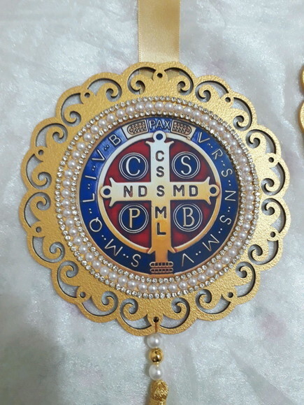 Escapulário de porta com Medalha de São Bento