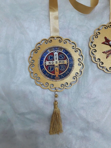 Escapulário de porta Medalha de São Bento e Espírito Santo