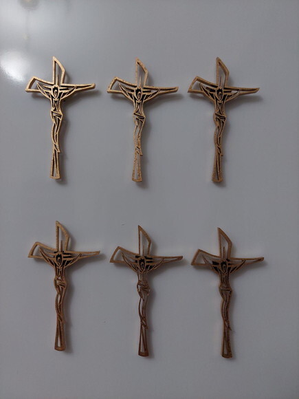 Imã de geladeira, lembrancinha Crucifixo dourado, ouro