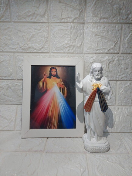 Jesus Misericordioso 20cm + Quadro com Moldura Branca.