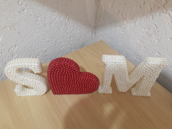 Letras / Iniciais com coração de MDF com pérolas