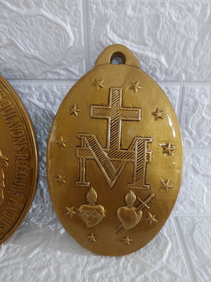 Medalha Milagrosa de Nossa Senhora das Graças, dourada