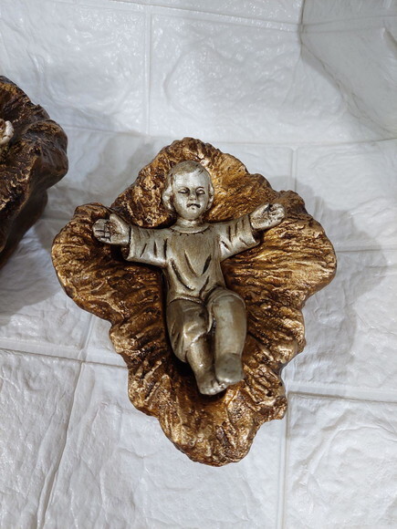 Menino Jesus na Manjedoura 15cm