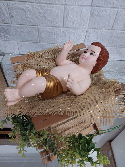 Menino Jesus na Manjedoura de mdf , Imagem de 30cm , Natal .