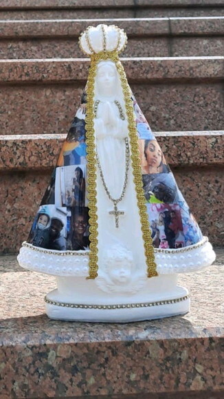 Nossa Senhora Aparecida 25 cm com fotos da família