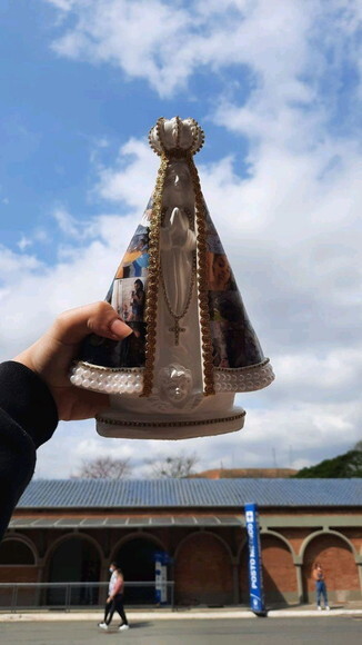 Nossa Senhora Aparecida 25 cm com fotos da família
