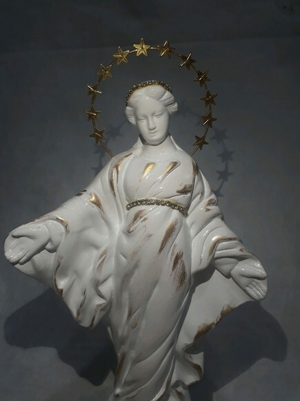 Nossa Senhora do Sorriso com resplendor